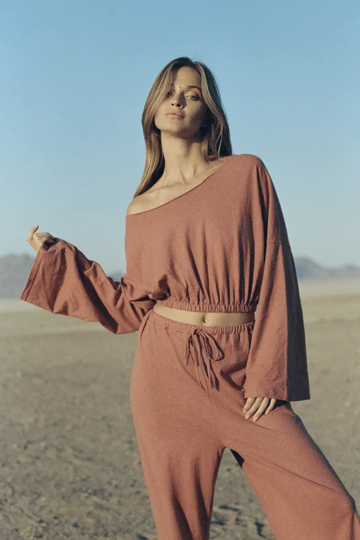 BARE BY CHARLIE HOLIDAY THE LOUNGE SWEATER - TERRACOTTA